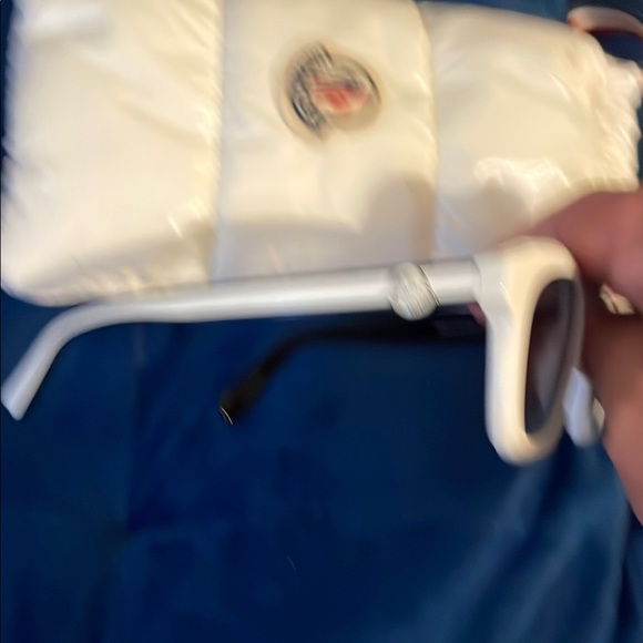 White mens sunglasses with case - Picture 2 of 3